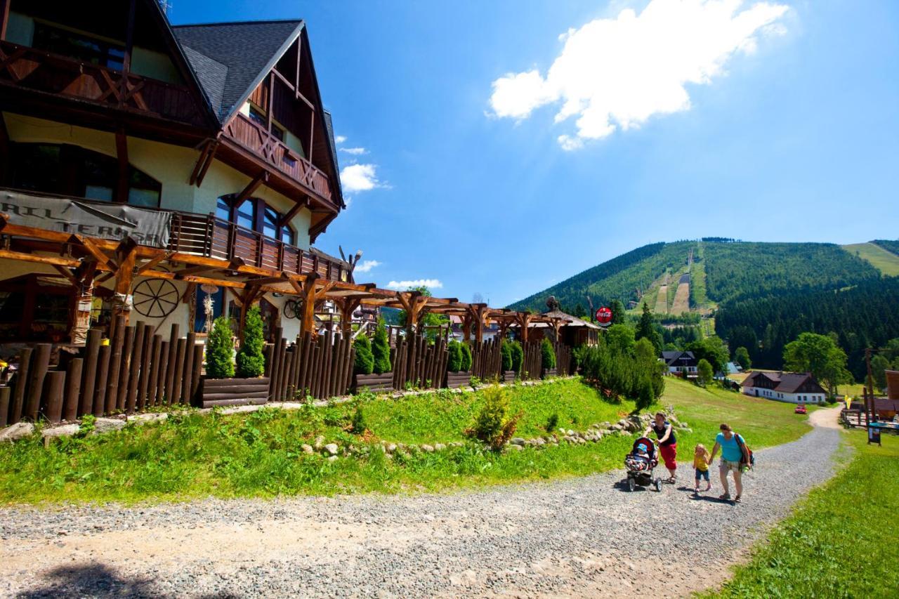 Penzion Rotunda ハルラホフ エクステリア 写真